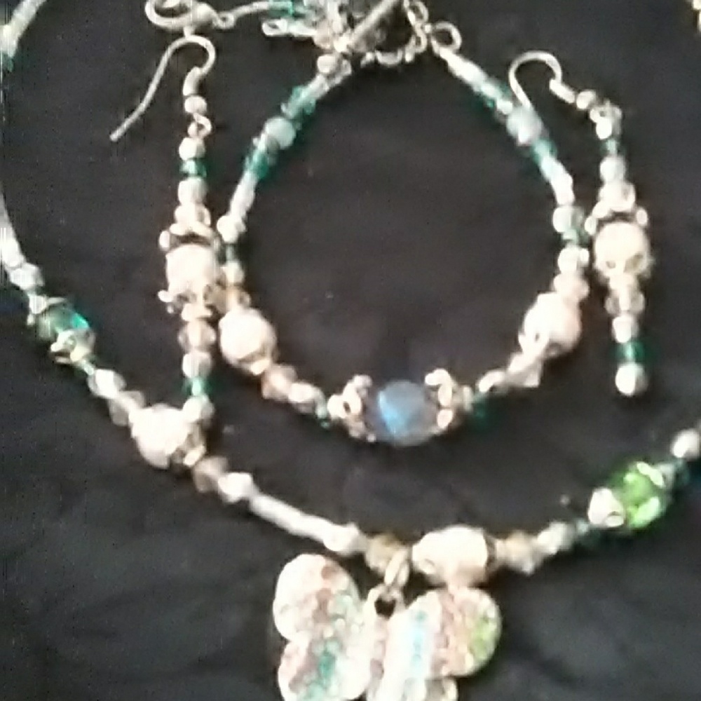 Butterfly charm beaded necklace set